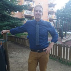 Allen D. Copeland es el director y profesor de The Language Connection.